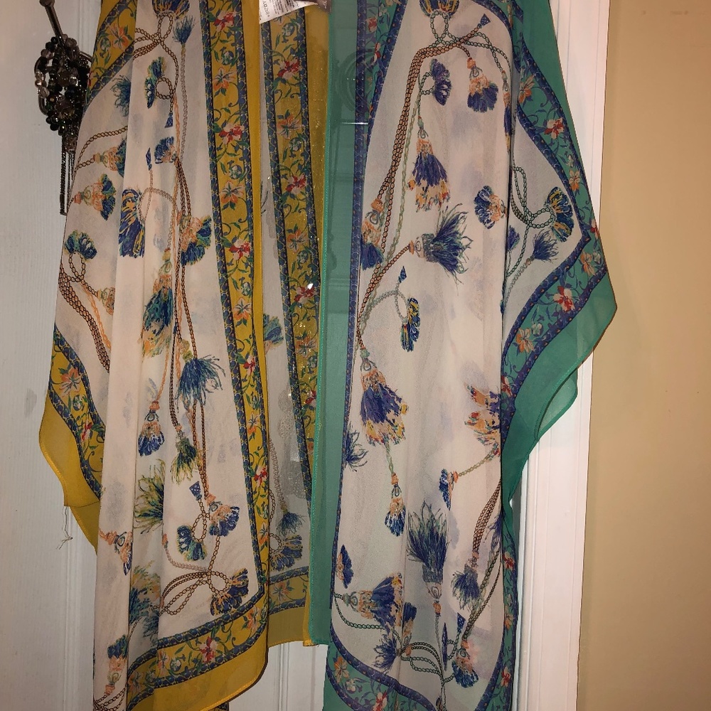 Beautiful Scarf Ruana Chicos OS - Picture 2 of 4
